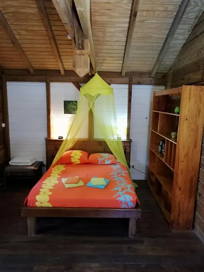 Gîtes Les Lodges des Hauts de Deshaies Bungalow Tobago Hébergement de vacances